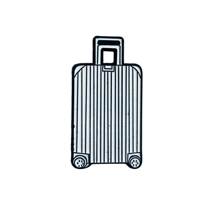 ‫ملصق معدني فاخر ثلاثي الأبعاد ( شنطة سفر )‬ ‫مصنوع من معدن متين بتفاصيل دقيقة‬
 ‫مزود بلصق قوي، من تميمي بروجكتس في قطر.