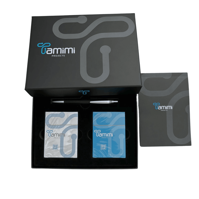 علبة ورق لعب فاخر مع قلم ونوت