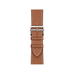 Apple Watch Hermès Single Tour Leather Band 42mm, ‫مصمم لساعات Apple Watch بمقاس 42 مم، ومتوافق مع الهياكل مقاس 40 و41 مم.‬
