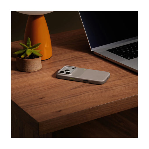 ‫احصل علي كفر بيتس لايفون ١٧ برو من تميمي بروجكتس في قطر. حماية فائقة مع ماج سيف وتحكم الكاميرا. 