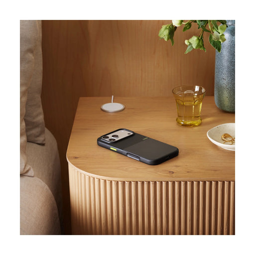 ‫احصل علي كفر بيتس لايفون ١٧ برو ماكس من تميمي بروجكتس في قطر. حماية فائقة مع ماج سيف وتحكم الكاميرا.