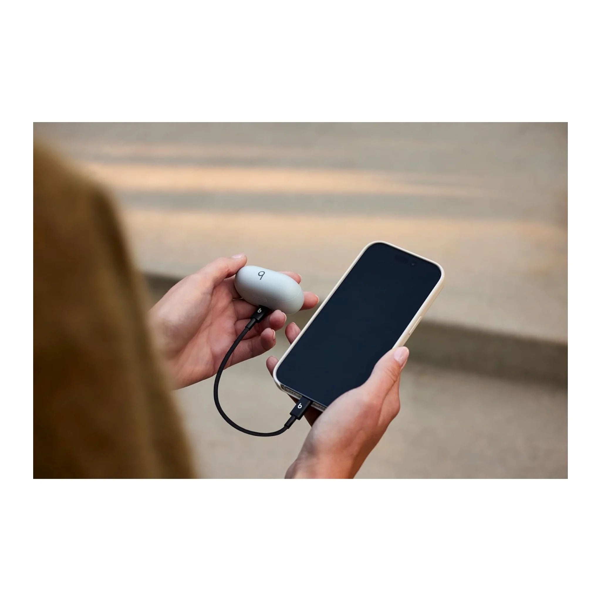 Beats USB‑C to Lightning Woven Cable (20cm) - Bolt Black Beats USB‑C to Lightning Woven Cable (20cm) - Bolt Black