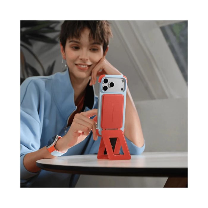 ‫احصل على كفر فريم موفت للايفون ١٧ برو ماكس من تميمي بروجكتس فى قطر. نحيف 2.3 مم، وزن ٢٨ جرام، جلد نباتي، يدعم MagSafe. 