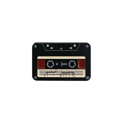 ‫ملصق معدني فاخر ثلاثي الأبعاد ( شريط كاسيت )‬ ‫مصنوع من معدن متين بتفاصيل دقيقة‬
 ‫مزود بلصق قوي، من تميمي بروجكتس في قطر.